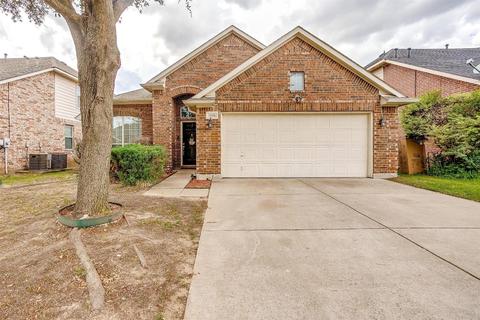 9016 Friendswood Dr, Fort Worth, TX 76123