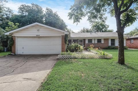 204 Arcadia St, Hurst, TX 76053
