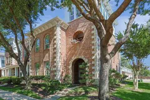 537 Legends Dr, Lewisville, TX 75057