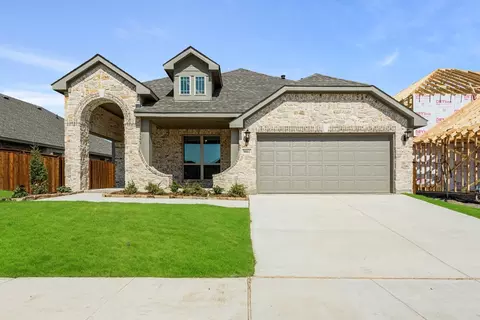 9061 Silver Dollar Dr, Fort Worth, TX 76131