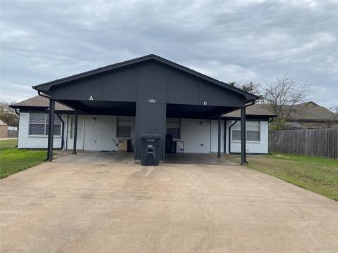 1300 Berry Drive #A & B, Cleburne, TX 76033