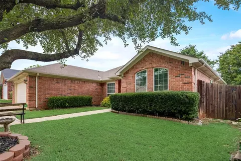 2209 Green Stone Dr, Arlington, TX 76001