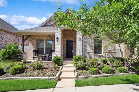 916 10th St, Argyle, TX 76226