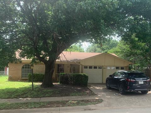 304 Chapman St, Crowley, TX 76036