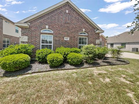 932 S Highland Dr, Cedar Hill, TX 75104