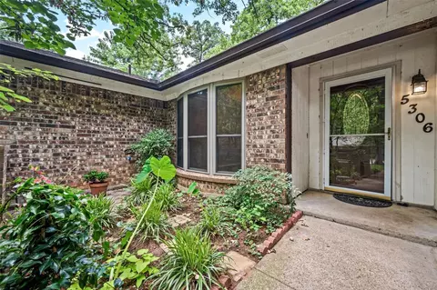5306 Aurora Ct, Arlington, TX 76017