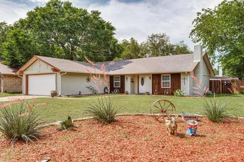 814 Padre Ct, Grand Prairie, TX 75052