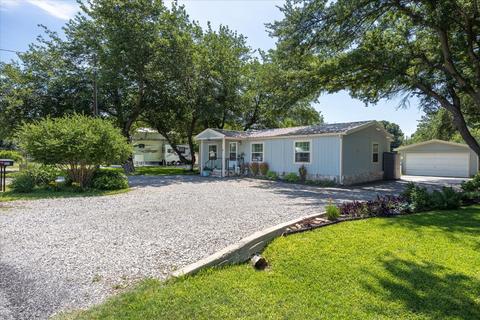 1513 E Apache Trl, Granbury, TX 76048