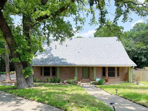 2801 Crowley Ct, Arlington, TX 76012