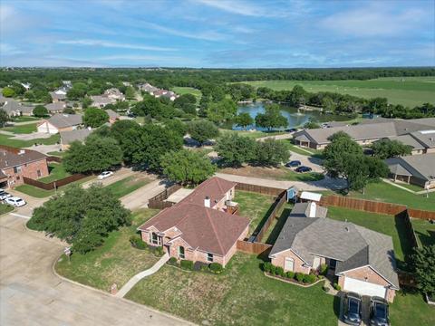 101 S Blue Bonnet Cir, Justin, TX 76247