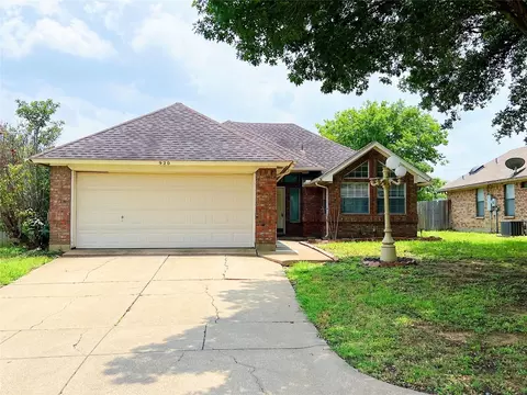 920 Gwinnett Cir, Arlington, TX 76017