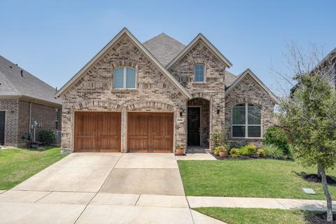 9028 Washington Ln, Lantana, TX 76226