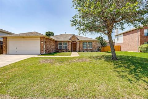 717 Mallard Dr, Saginaw, TX 76131