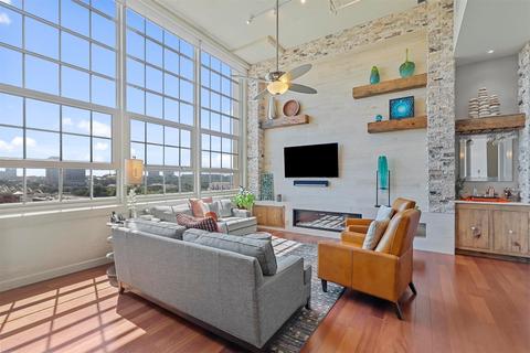 2600 W 7th St #2748, Fort Worth, TX 76107