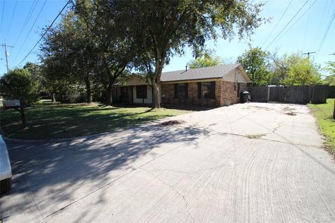 902 Austin St, Sanger, TX 76266