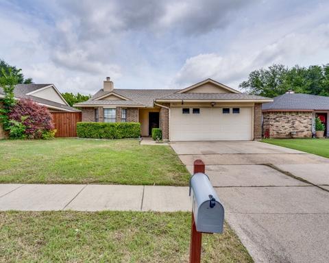 311 Valley Spring Dr, Arlington, TX 76018