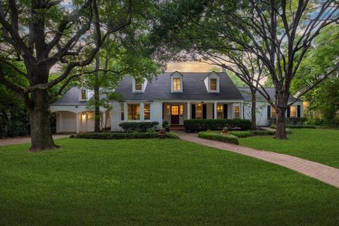 1113 N Canterbury Ct, Dallas, TX 75208