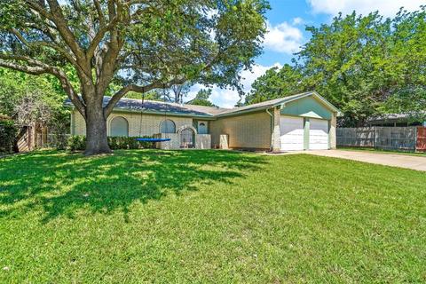 304 Wilson St, Crowley, TX 76036