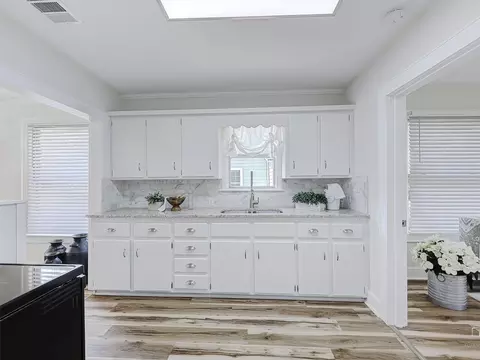 131 E Hull St, Denison, TX 75021 photo 7