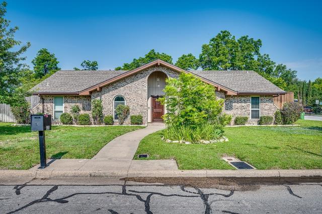 1900 Winewood Ln, Arlington, TX 76013