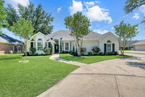 6 Winding Creek Ct, Trophy Club, TX 76262