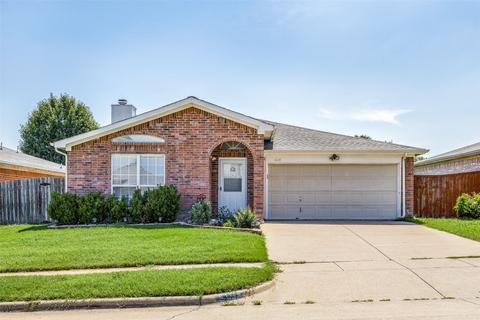 6107 James River Dr, Arlington, TX 76018