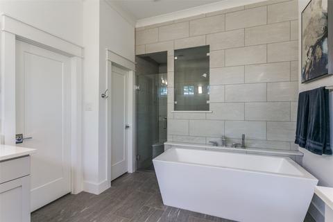 707 E Wall St, Grapevine, TX 76051 photo 23