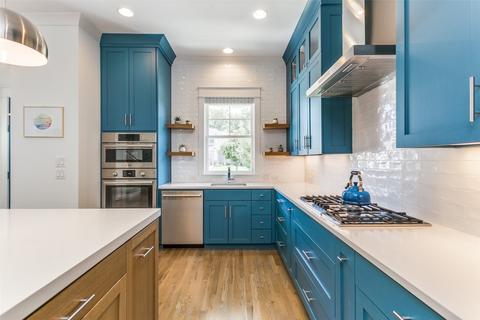 707 E Wall St, Grapevine, TX 76051