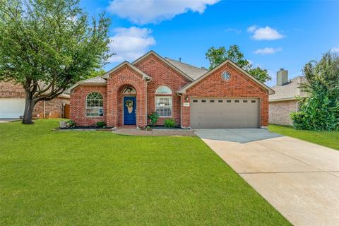2402 Blue Holly Dr, Corinth, TX 76210