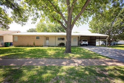1304 Corto St, Graham, TX 76450