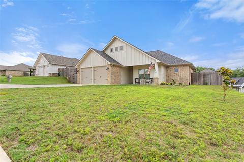 333 Smith Cir, Lindale, TX 75771
