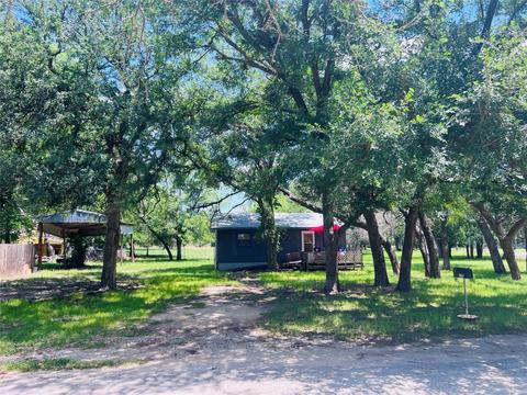 102 Live Oak Ln, Comanche, TX 76442