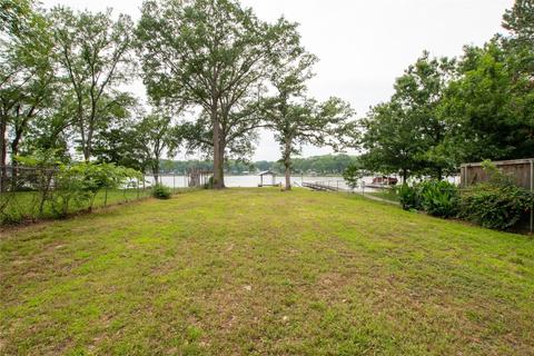 198 Thunderbird Dr, Mabank, TX 75156