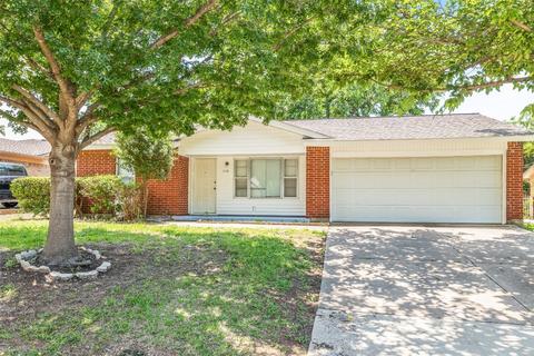 1110 Southmoor Dr, Arlington, TX 76010