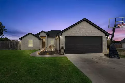 2608 Deer Trl, Granbury, TX 76048