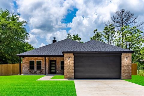 1079 Pearl Harbor St, Tool, TX 75751