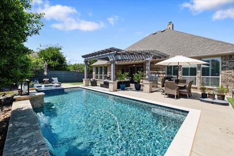 708 Pier St, Aubrey, TX 76227