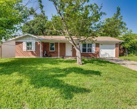 621 NW King St, Burleson, TX 76028