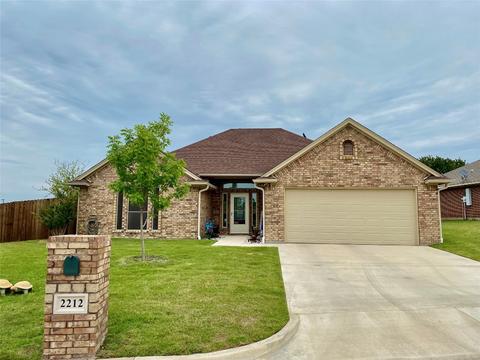 2212 Autumn Ct, Mineral Wells, TX 76067
