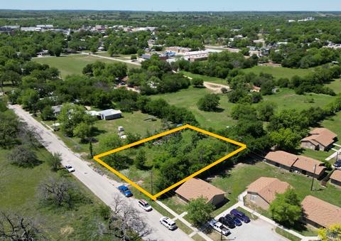 811 Green St, Comanche, TX 76442