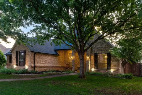 7829 Green Valley Dr, North Richland Hills, TX 76182
