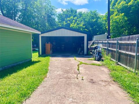 521 Beech St, Bonham, TX 75418