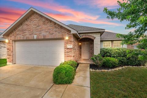 5720 Mirror Ridge Dr, Fort Worth, TX 76179