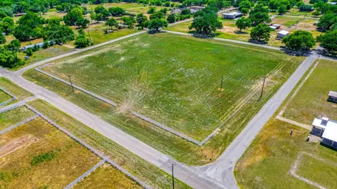 2910 Caraway St, Granbury, TX 76048