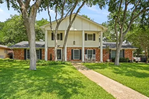 2318 Robinhood Dr, Grand Prairie, TX 75050