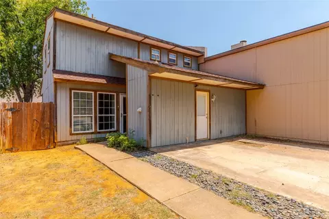 401 Lakeway Dr, Lake Dallas, TX 75065