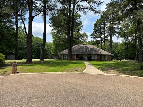 406 Meadow Creek Dr, Springhill, LA 71075