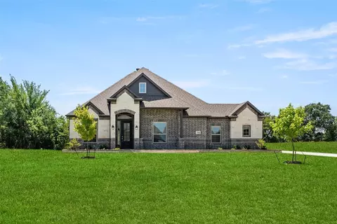 7040 Valley View Dr, Joshua, TX 76058