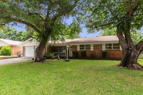 1008 Livingston Dr, Hurst, TX 76053