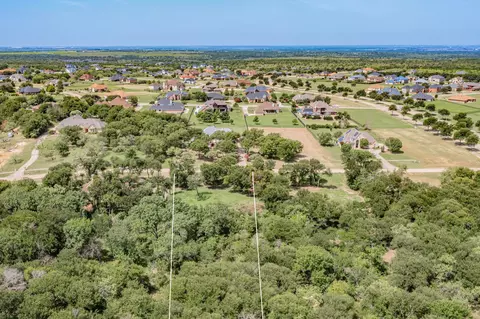 2483 Creekwood Dr, Cedar Hill, TX 75104